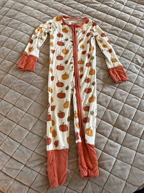 Little One Shop Pumpkin Print One-Piece Romper Pajamas - Cream with Rust Trim